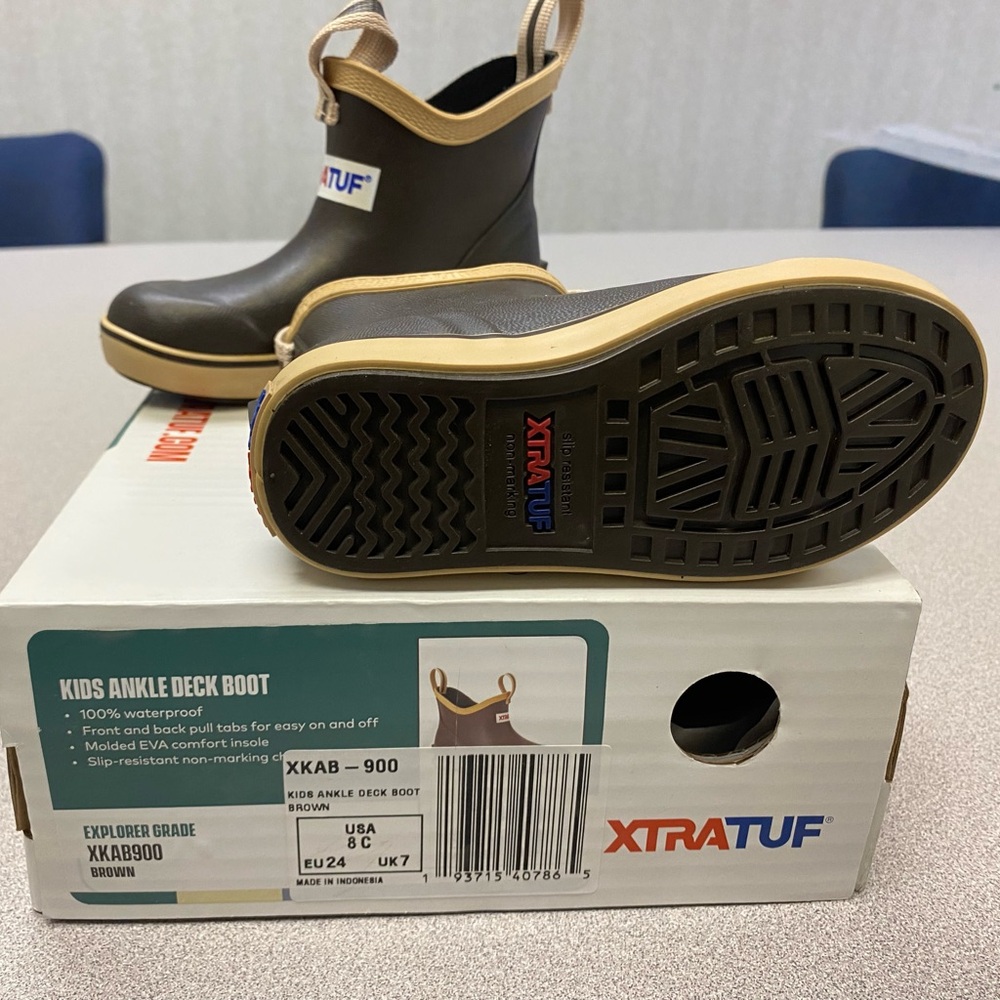XTRATUF Kids Ankle Deck Boot Size 8 New In Box